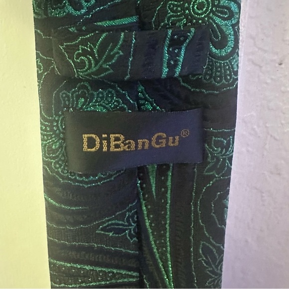 DiBanGu Green Paisley vest and neck tie Set - Picture 8 of 9